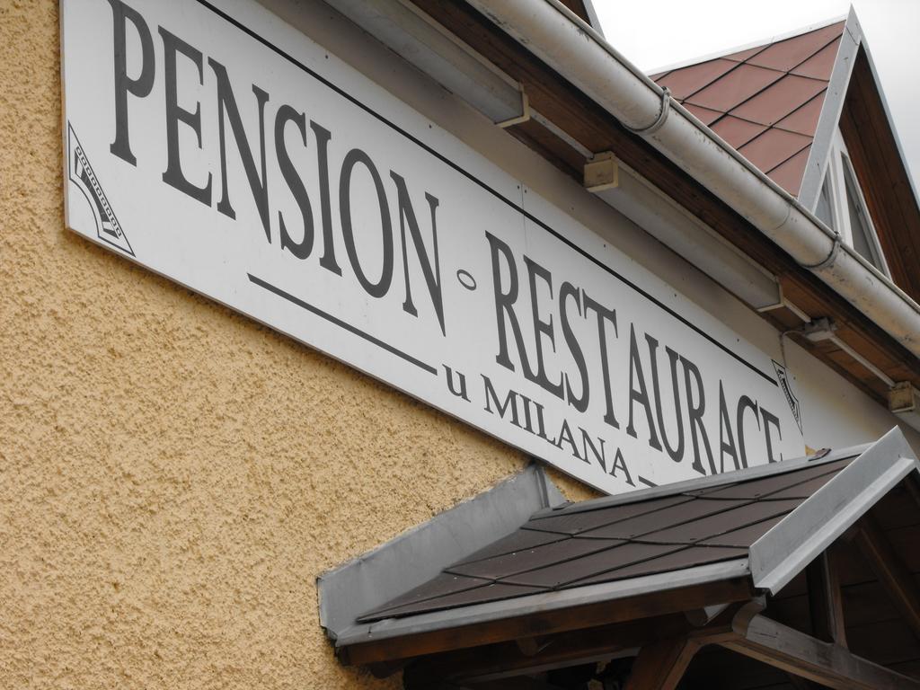 Pension U Milana ดวูร์กราโลเว นัด ลาเบม ภายนอก รูปภาพ