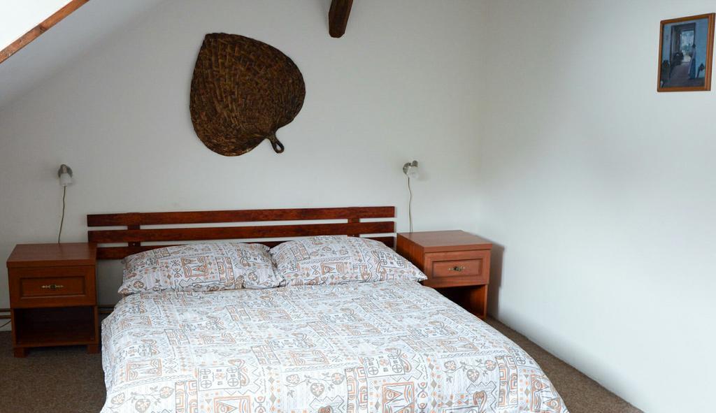 Pension U Milana ดวูร์กราโลเว นัด ลาเบม ภายนอก รูปภาพ